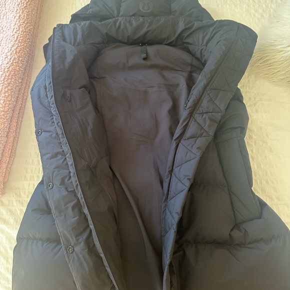 lululemon athletica Black Puffer Vest - Picture 4 of 4